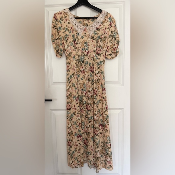 Vintage Beige Floral Maxi Dress with Lace Collar - Picture 5 of 9